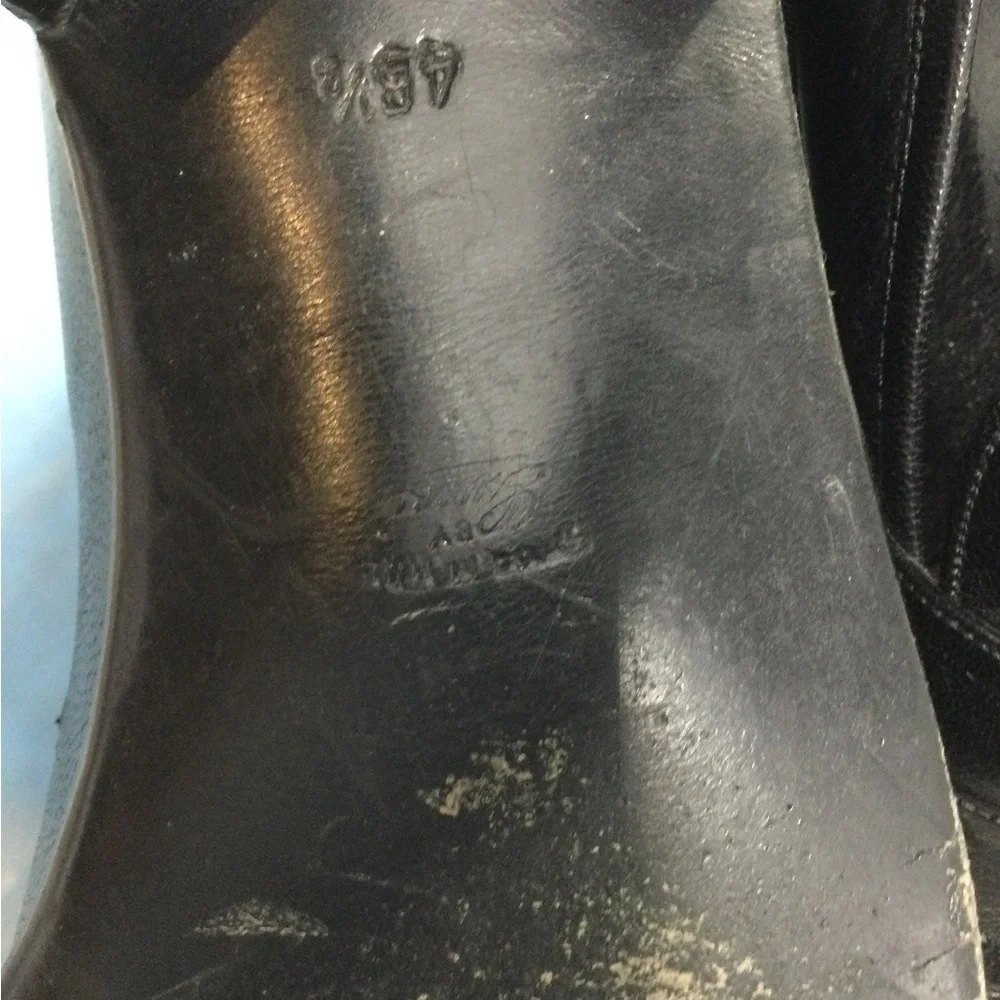 Gucci Black Leather Loafers with Gold G Buckle